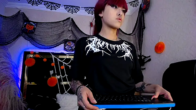 Bunny O online show from 10.18.25