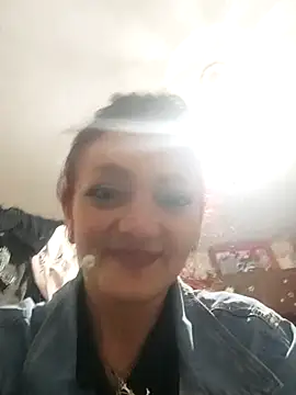 Snapshot of SweetLeila40 chatting on 06.14.26 SweetLeila40 online show from 06.14.26