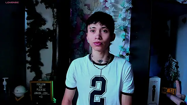 juniior 2311  online show from 03.05.25