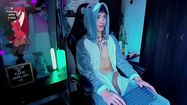 juniior 2311  online show from 03.14.25