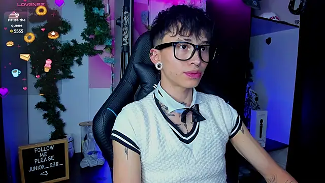 juniior 2311  online show from 03.19.25