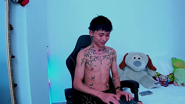 juniior 2311  online show from 10.24.25