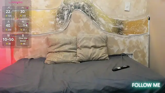 melaniecooperr online show from 10.19.25