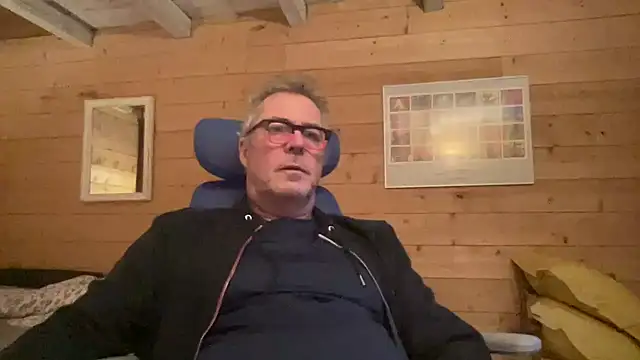 Snapshot of lelohop chatting on 12.04.24 lelohop online show from 12.04.24