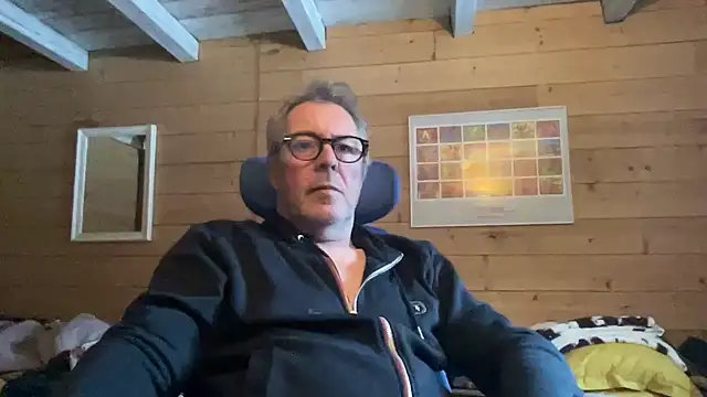 Snapshot of lelohop chatting on 12.28.24 lelohop online show from 12.28.24