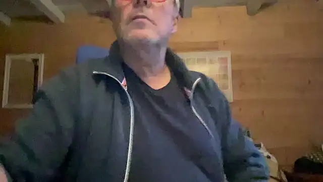 Snapshot of lelohop chatting on 01.20.25 lelohop online show from 01.20.25