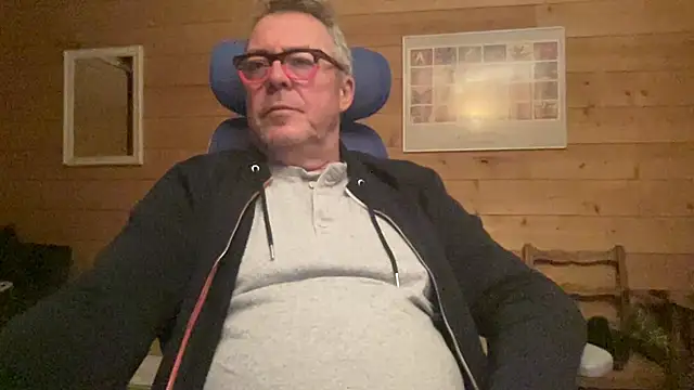 Snapshot of lelohop chatting on 01.23.25 lelohop online show from 01.23.25