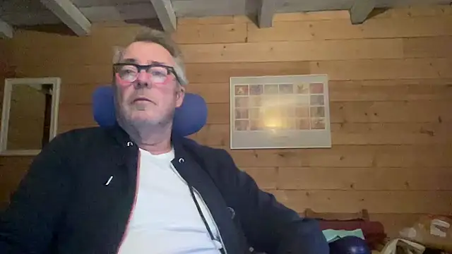 Snapshot of lelohop chatting on 02.03.25 lelohop online show from 02.03.25