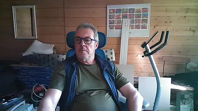 Snapshot of lelohop chatting on 03.19.25 lelohop online show from 03.19.25