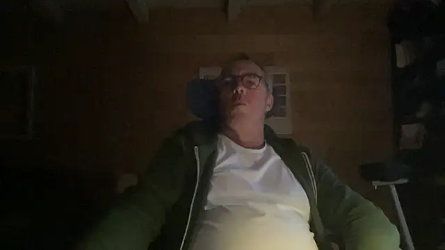 Snapshot of lelohop chatting on 10.17.25 lelohop online show from 10.17.25