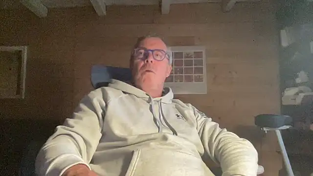 Snapshot of lelohop chatting on 10.20.25 lelohop online show from 10.20.25