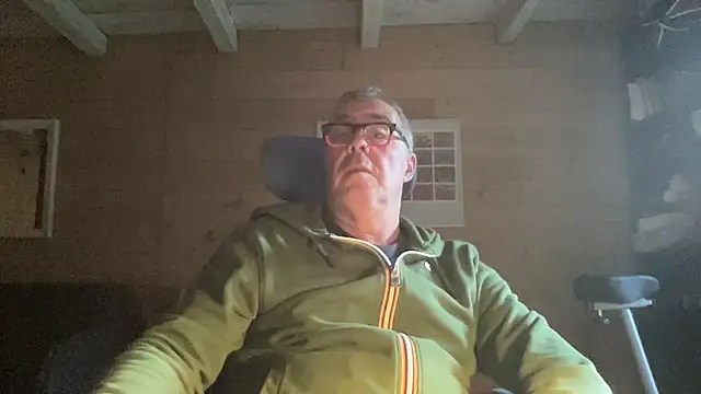 Snapshot of lelohop chatting on 10.29.25 lelohop online show from 10.29.25