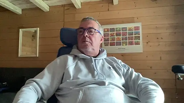 Snapshot of lelohop chatting on 11.23.25 lelohop online show from 11.23.25