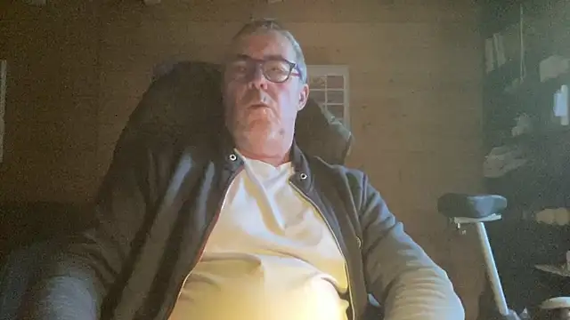 Snapshot of lelohop chatting on 11.28.25 lelohop online show from 11.28.25