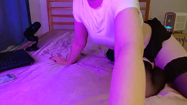 Snapshot of gothgirleden chatting on 07.16.26 gothgirleden online show from 07.16.26