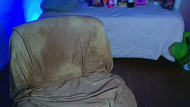 Snapshot of avans_15 chatting on 02.15.25 avans 15 online show from 02.15.25