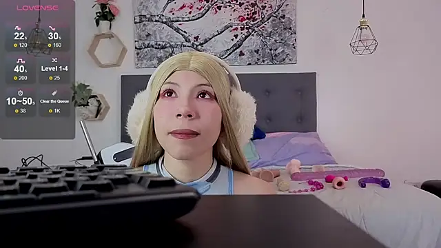 Snapshot of avans_15 chatting on 09.13.25 avans 15 online show from 09.13.25