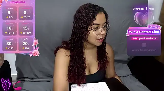 VitoriaFernandes online show from 01.12.25