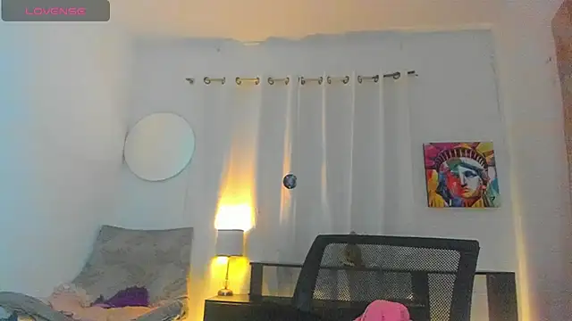 Snapshot of Sophie_sweett19 chatting on 07.18.26 Sophie sweett19 online show from 07.18.26