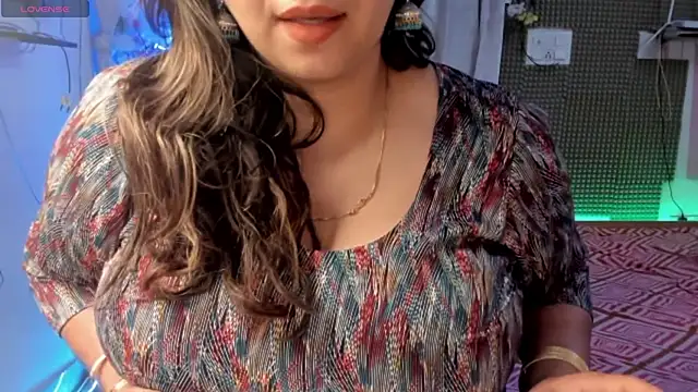 Gulabi Queen online show from 02.02.25