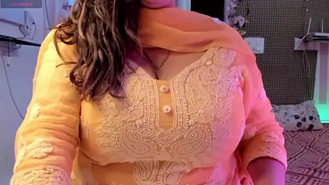 Gulabi Queen online show from 03.08.25