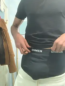 Snapshot of Xxxhalcon chatting on 12.04.25 Xxxhalcon online show from 12.04.25