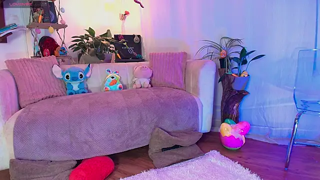 HANNAH LOVEE online show from 04.05.26