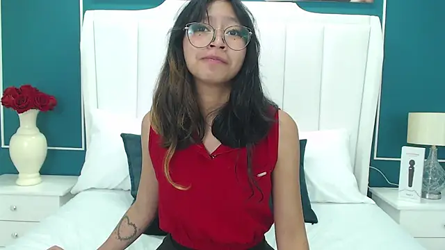 Snapshot of Yommi_Winx chatting on 12.27.24 Yommi Winx online show from 12.27.24