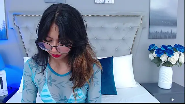 Snapshot of Yommi_Winx chatting on 03.02.25 Yommi Winx online show from 03.02.25