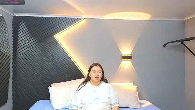 Snapshot of Laia_and_Aloby chatting on 02.21.26 Laia and Aloby online show from 02.21.26