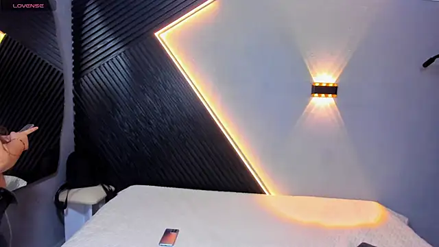 Laia and Aloby online show from 04.11.26