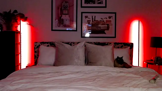 xphoenixrileyx online show from 11.29.25