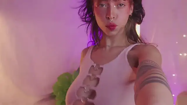 Snapshot of Kitty_arts chatting on 01.25.25 Kitty arts online show from 01.25.25