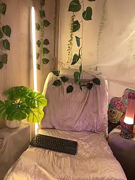 Snapshot of Kitty_arts chatting on 03.02.25 Kitty arts online show from 03.02.25