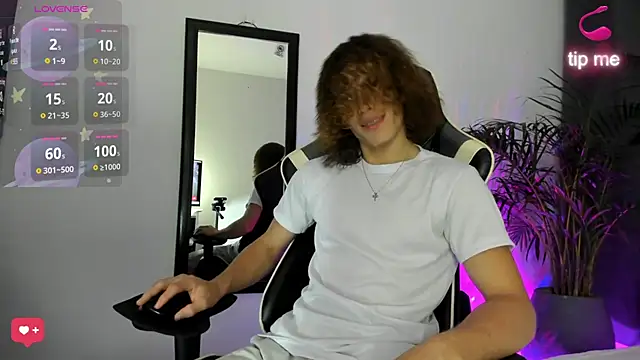 Snapshot of All3ssandr0 chatting on 12.22.24 All3ssandr0 online show from 12.22.24