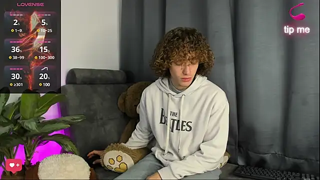 Snapshot of All3ssandr0 chatting on 02.26.25 All3ssandr0 online show from 02.26.25