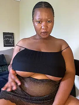 Snapshot of MayaPassion chatting on 03.10.25 MayaPassion online show from 03.10.25