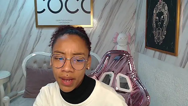 Snapshot of Violeth_b chatting on 02.08.25 Violeth b online show from 02.08.25