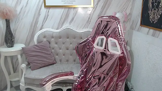 Snapshot of Violeth_b chatting on 02.10.25 Violeth b online show from 02.10.25