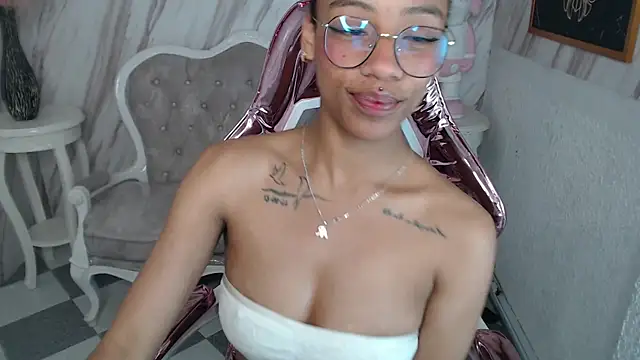 Snapshot of Violeth_b chatting on 02.11.25 Violeth b online show from 02.11.25