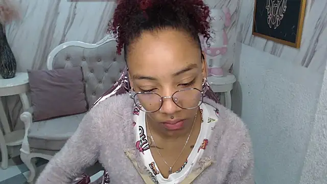 Snapshot of Violeth_b chatting on 02.20.25 Violeth b online show from 02.20.25