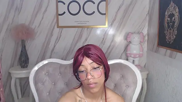 Snapshot of Violeth_b chatting on 02.20.25 Violeth b online show from 02.20.25