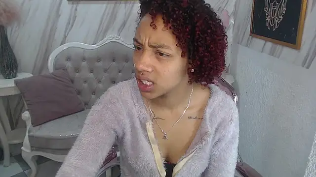 Snapshot of Violeth_b chatting on 02.24.25 Violeth b online show from 02.24.25