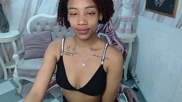 Snapshot of Violeth_b chatting on 02.28.25 Violeth b online show from 02.28.25