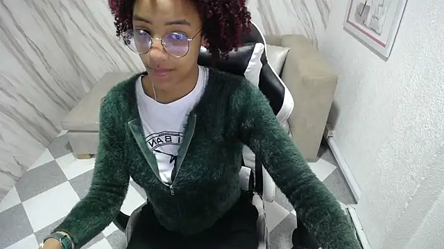 Snapshot of Violeth_b chatting on 03.08.25 Violeth b online show from 03.08.25