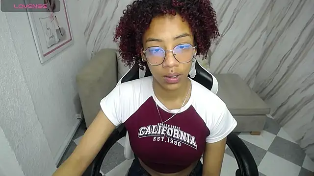 Snapshot of Violeth_b chatting on 03.10.25 Violeth b online show from 03.10.25