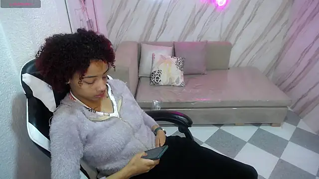 Snapshot of Violeth_b chatting on 03.11.25 Violeth b online show from 03.11.25