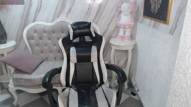 Snapshot of Violeth_b chatting on 03.15.25 Violeth b online show from 03.15.25