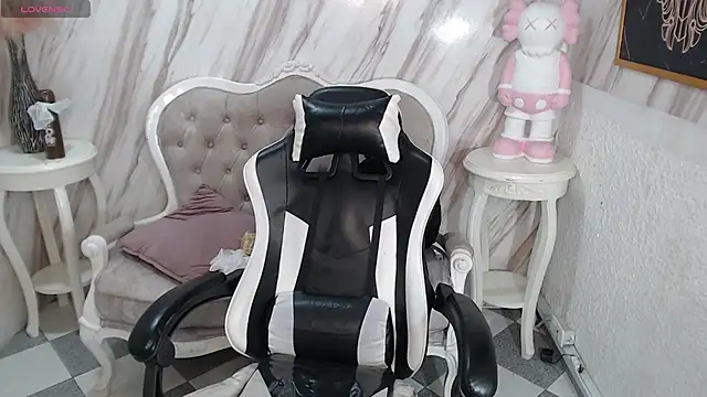 Snapshot of Violeth_b chatting on 03.18.25 Violeth b online show from 03.18.25