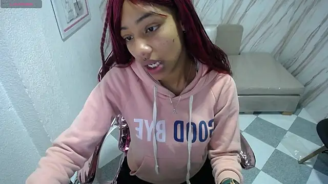 Snapshot of Violeth_b chatting on 03.20.25 Violeth b online show from 03.20.25